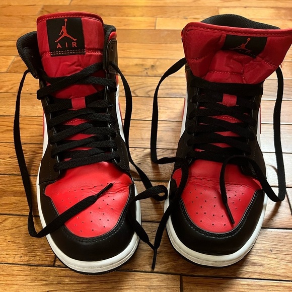 Nike Air Jordan 1 Mid Red/White/Black Size11
Mid Sneakers. - Picture 16 of 16